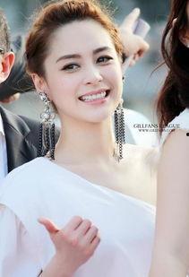 爆料钟欣潼近照图片最新,颜值依旧在线，气质愈发迷人  第2张